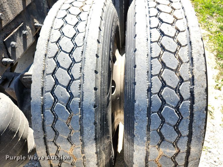 image for item DI1216 2013 Peterbilt 389  semi truck