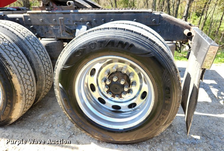 image for item DI1216 2013 Peterbilt 389  semi truck