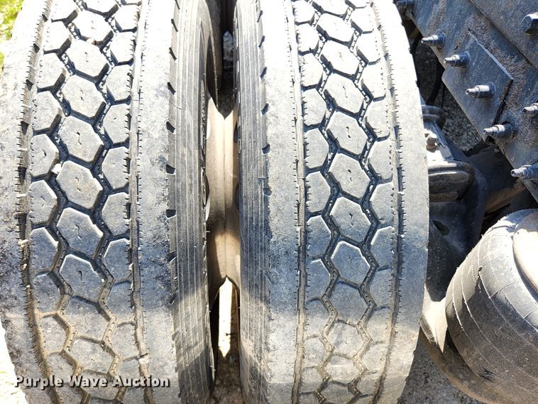 image for item DI1216 2013 Peterbilt 389  semi truck