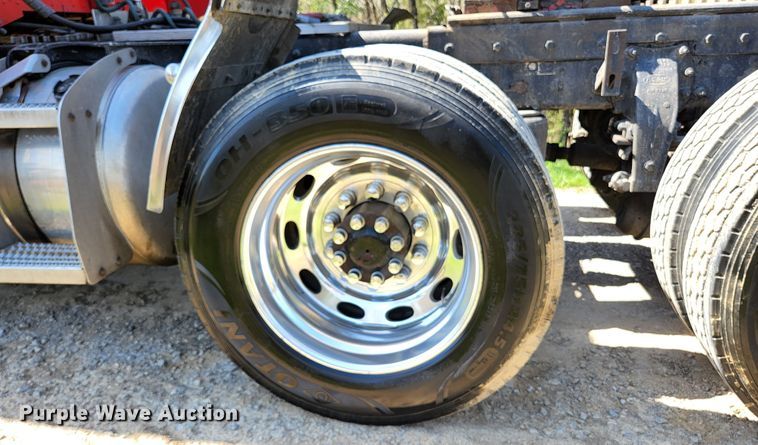 image for item DI1216 2013 Peterbilt 389  semi truck