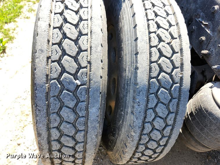 image for item DI1216 2013 Peterbilt 389  semi truck