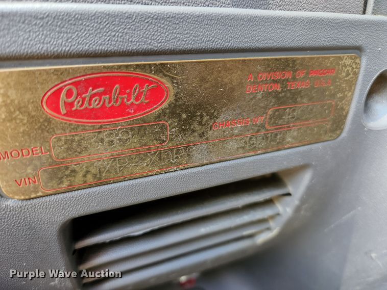 image for item DI1216 2013 Peterbilt 389  semi truck