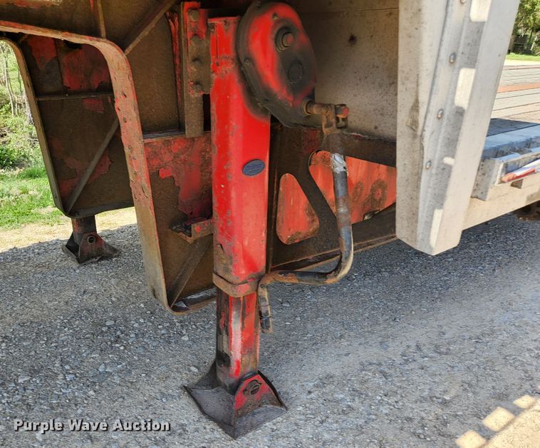 image for item DI1217 2009 Wilson CFD-900  drop deck trailer