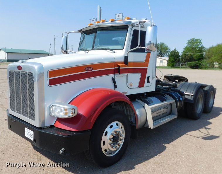 image for item DJ7643 2014 Peterbilt 367  semi truck