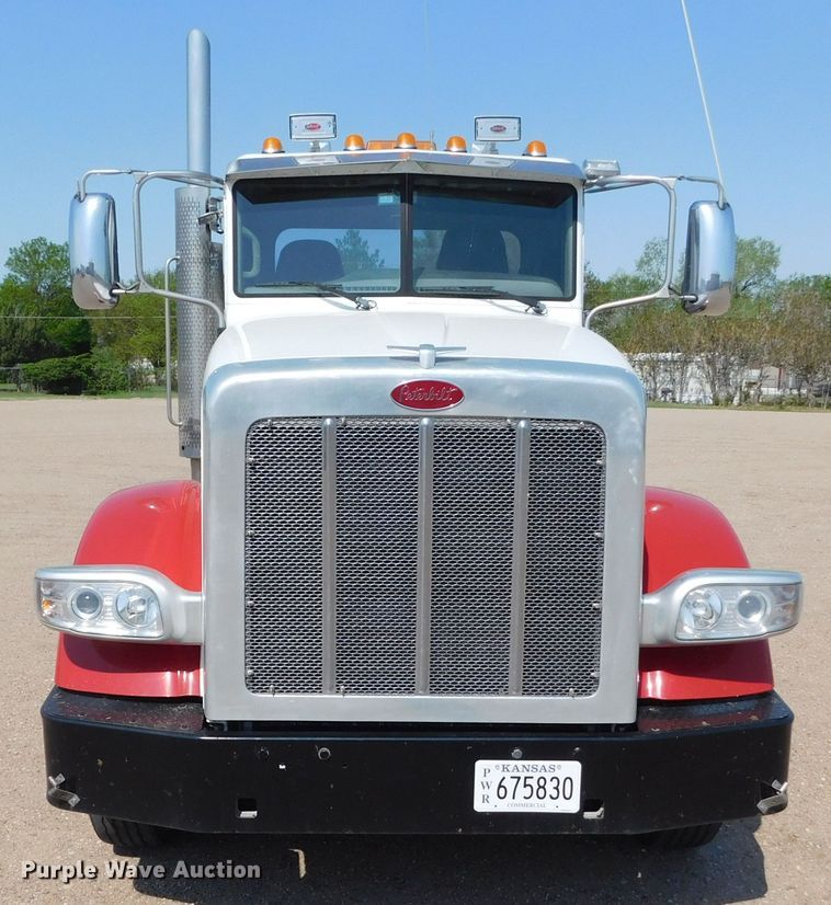 image for item DJ7643 2014 Peterbilt 367  semi truck