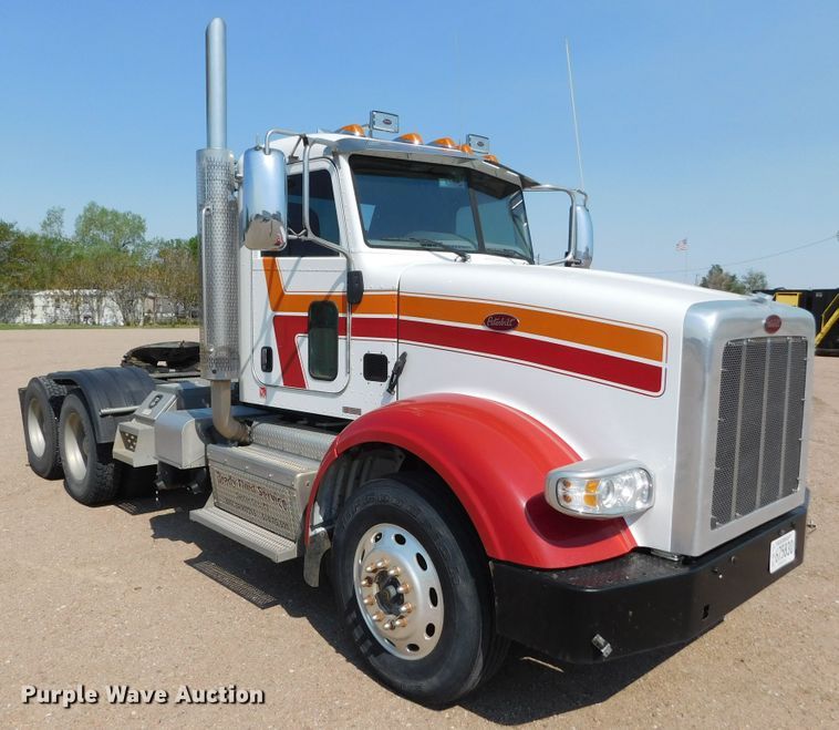 image for item DJ7643 2014 Peterbilt 367  semi truck