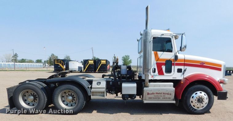 image for item DJ7643 2014 Peterbilt 367  semi truck