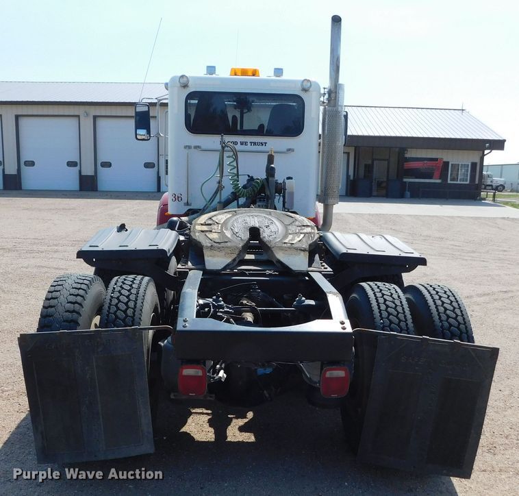 image for item DJ7643 2014 Peterbilt 367  semi truck