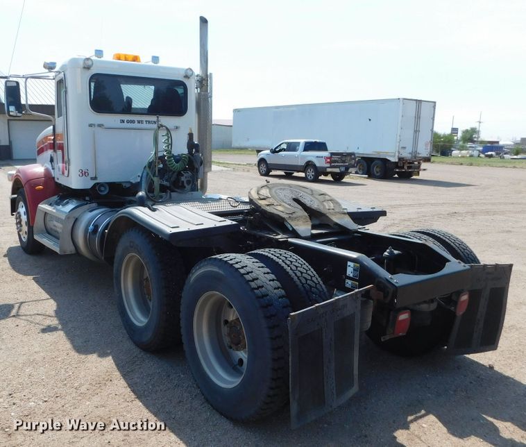 image for item DJ7643 2014 Peterbilt 367  semi truck
