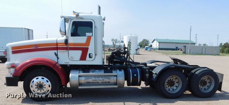 image for item DJ7643 2014 Peterbilt 367  semi truck