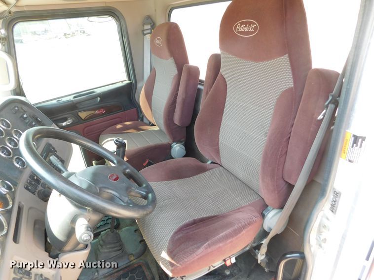 image for item DJ7643 2014 Peterbilt 367  semi truck