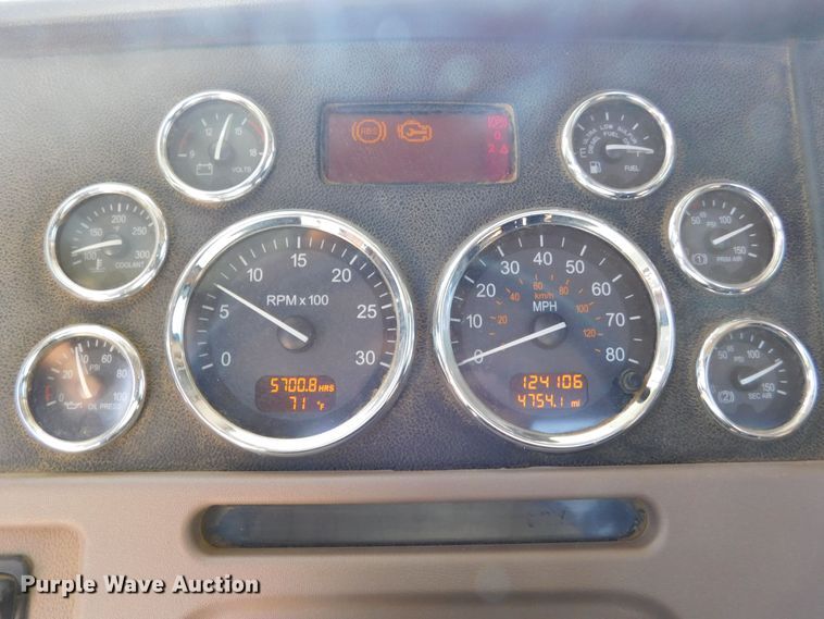 image for item DJ7643 2014 Peterbilt 367  semi truck