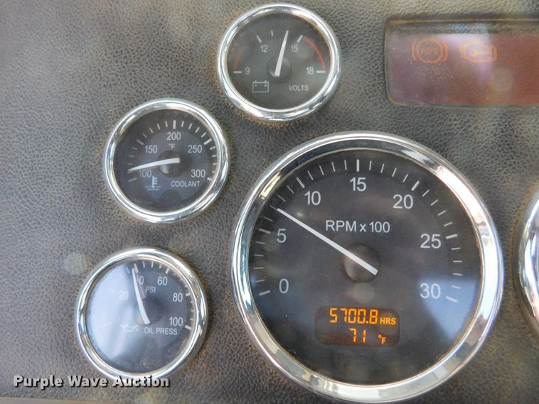 image for item DJ7643 2014 Peterbilt 367  semi truck