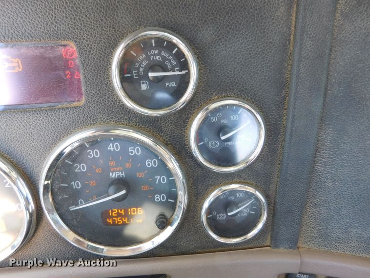 image for item DJ7643 2014 Peterbilt 367  semi truck