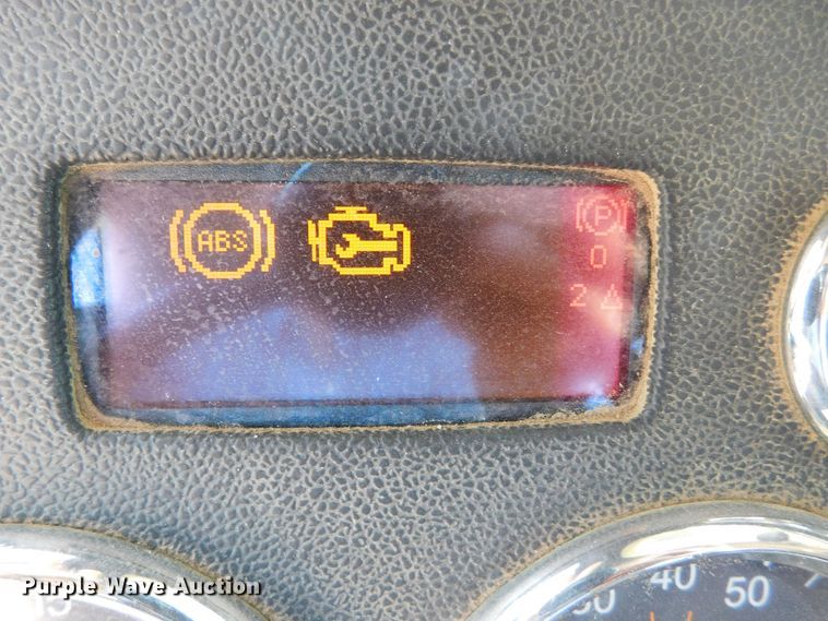 image for item DJ7643 2014 Peterbilt 367  semi truck