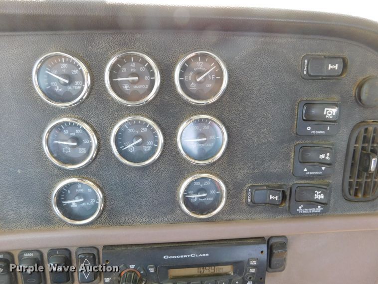 image for item DJ7643 2014 Peterbilt 367  semi truck