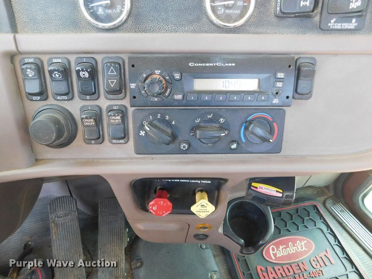 image for item DJ7643 2014 Peterbilt 367  semi truck