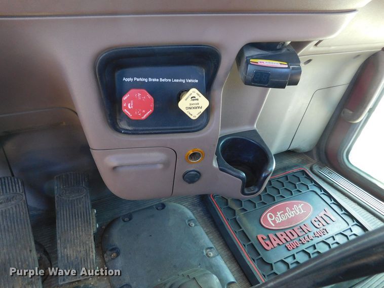 image for item DJ7643 2014 Peterbilt 367  semi truck