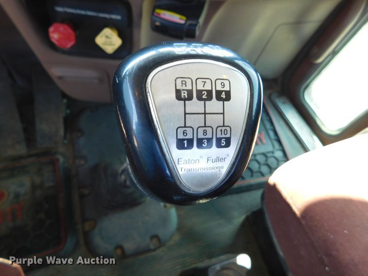 image for item DJ7643 2014 Peterbilt 367  semi truck