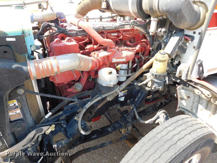 image for item DJ7643 2014 Peterbilt 367  semi truck