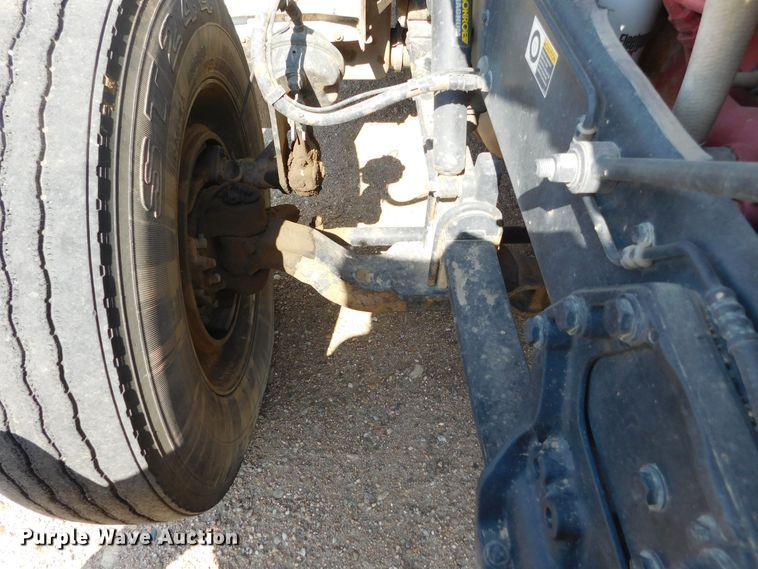 image for item DJ7643 2014 Peterbilt 367  semi truck