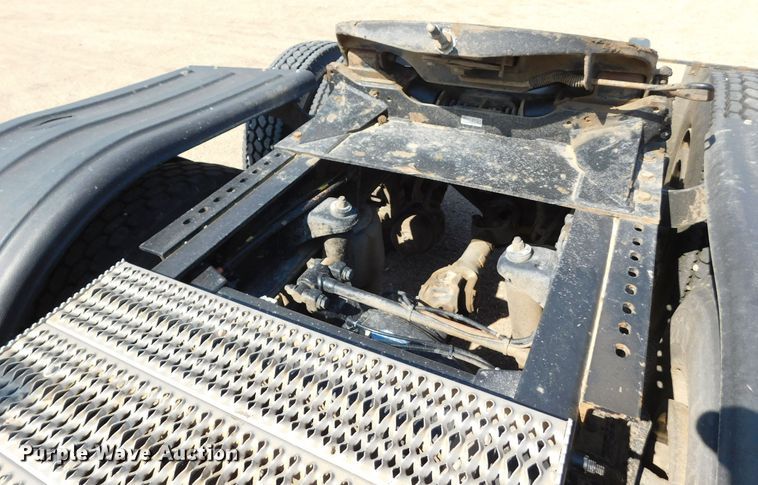 image for item DJ7643 2014 Peterbilt 367  semi truck