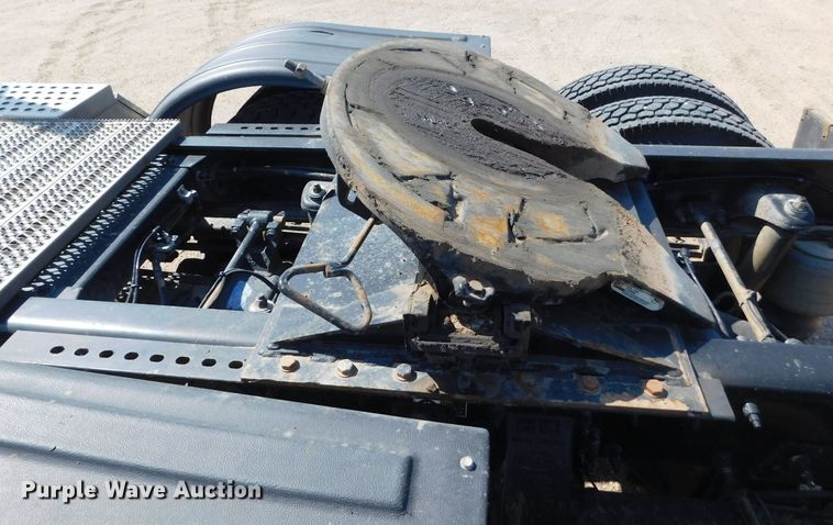 image for item DJ7643 2014 Peterbilt 367  semi truck