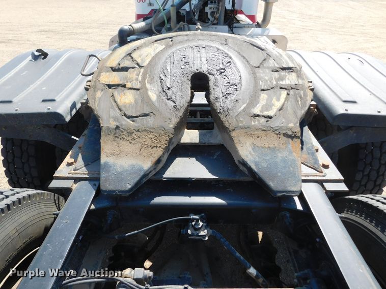 image for item DJ7643 2014 Peterbilt 367  semi truck