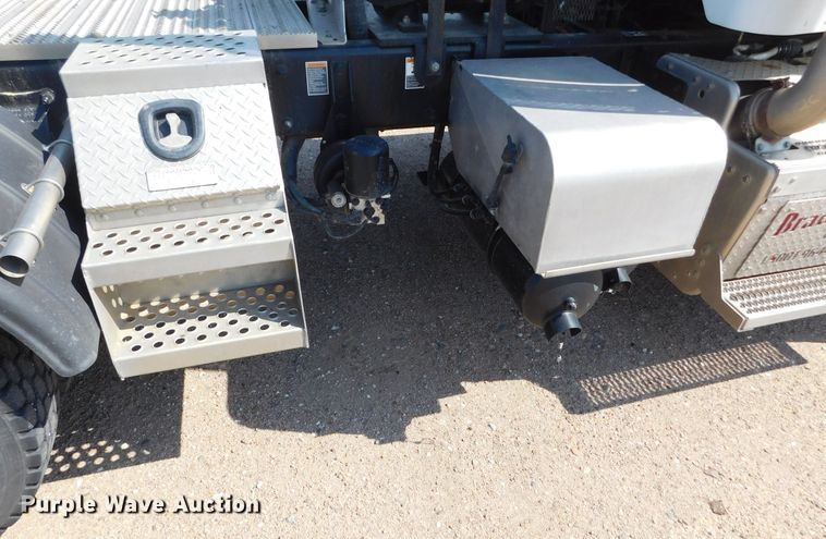 image for item DJ7643 2014 Peterbilt 367  semi truck