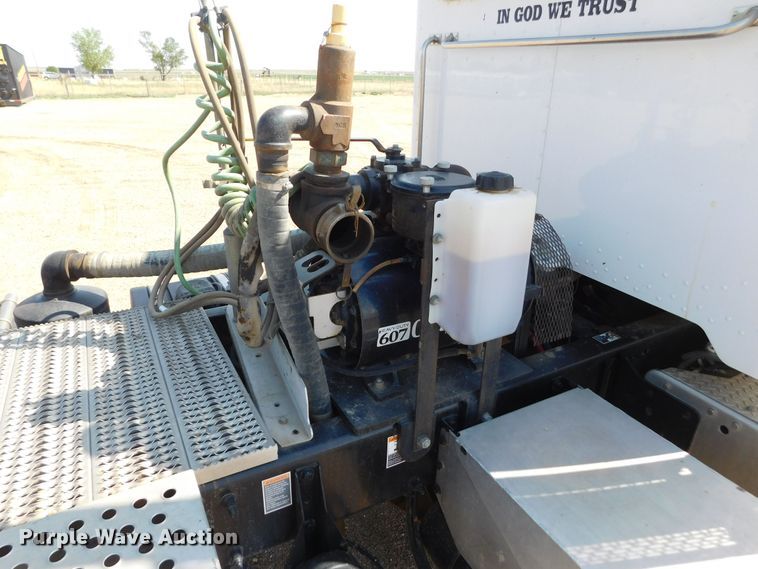 image for item DJ7643 2014 Peterbilt 367  semi truck