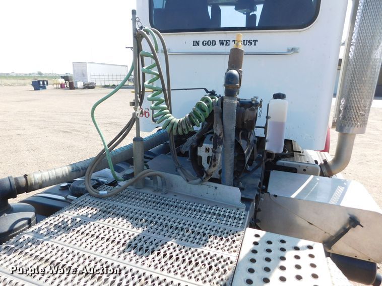 image for item DJ7643 2014 Peterbilt 367  semi truck