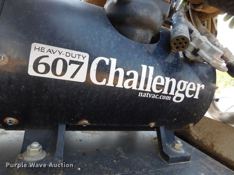 image for item DJ7643 2014 Peterbilt 367  semi truck