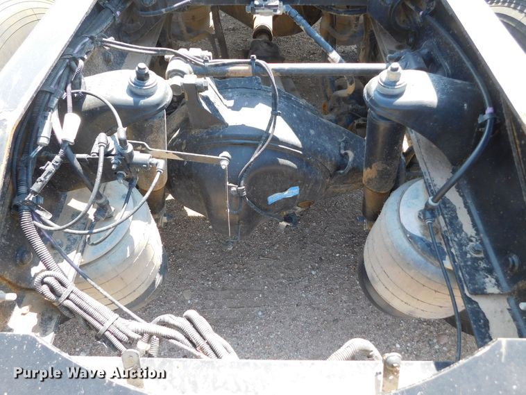 image for item DJ7643 2014 Peterbilt 367  semi truck