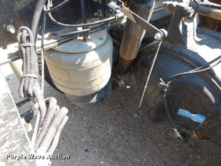 image for item DJ7643 2014 Peterbilt 367  semi truck