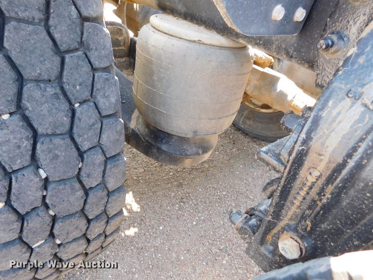 image for item DJ7643 2014 Peterbilt 367  semi truck