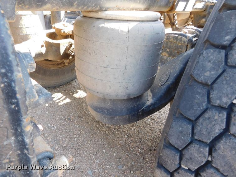 image for item DJ7643 2014 Peterbilt 367  semi truck