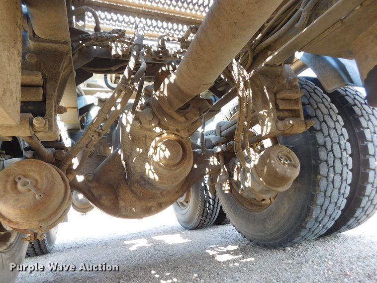 image for item DJ7643 2014 Peterbilt 367  semi truck