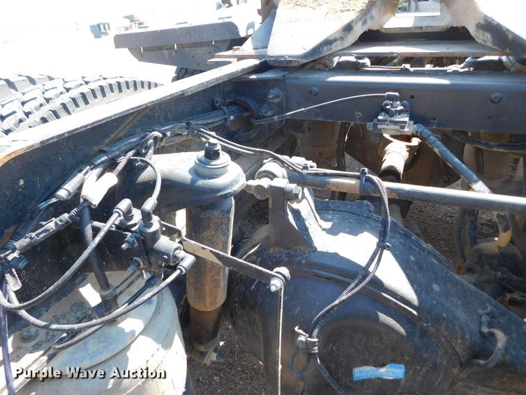 image for item DJ7643 2014 Peterbilt 367  semi truck