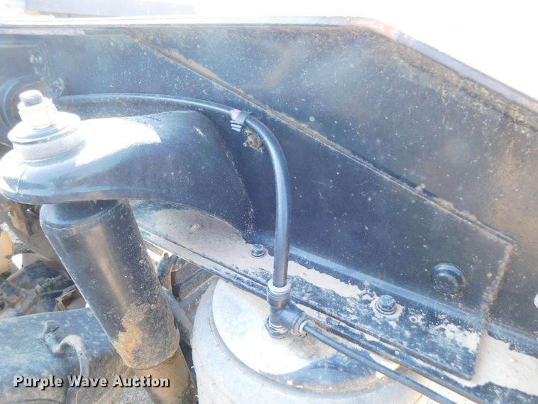 image for item DJ7643 2014 Peterbilt 367  semi truck