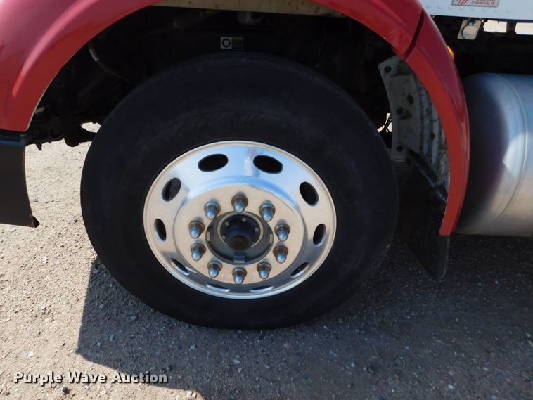 image for item DJ7643 2014 Peterbilt 367  semi truck