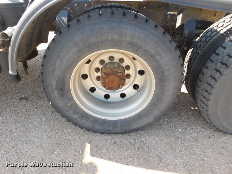 image for item DJ7643 2014 Peterbilt 367  semi truck