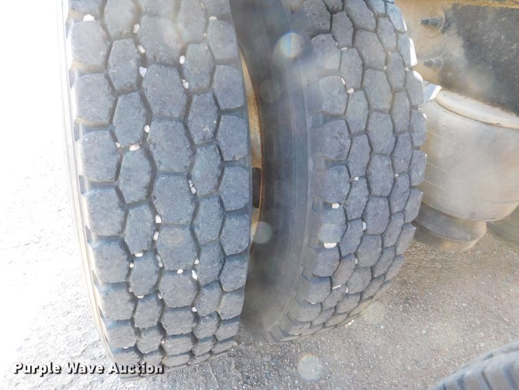 image for item DJ7643 2014 Peterbilt 367  semi truck