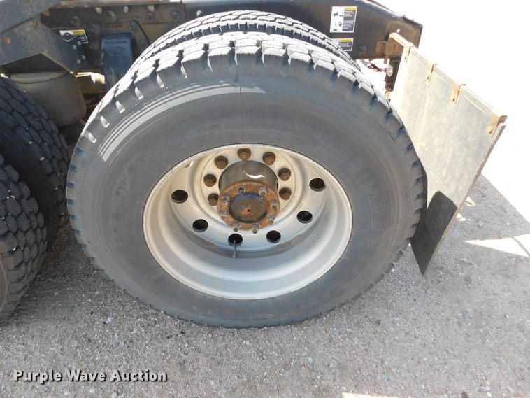 image for item DJ7643 2014 Peterbilt 367  semi truck