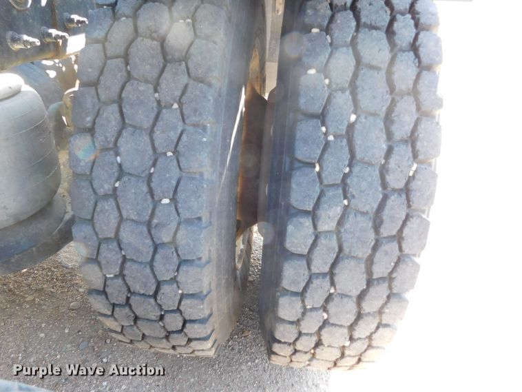 image for item DJ7643 2014 Peterbilt 367  semi truck