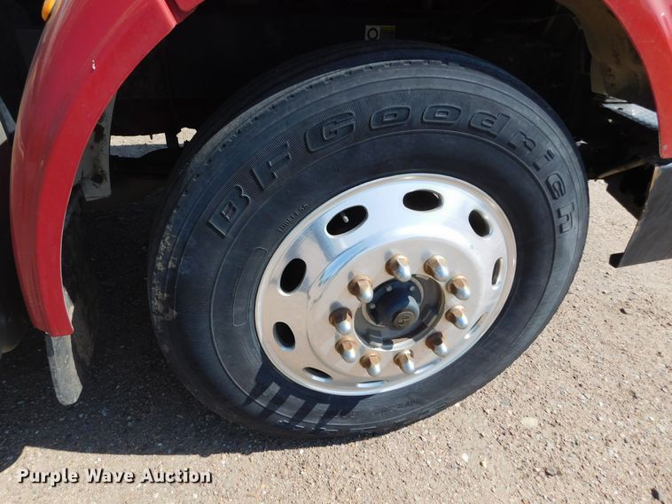 image for item DJ7643 2014 Peterbilt 367  semi truck