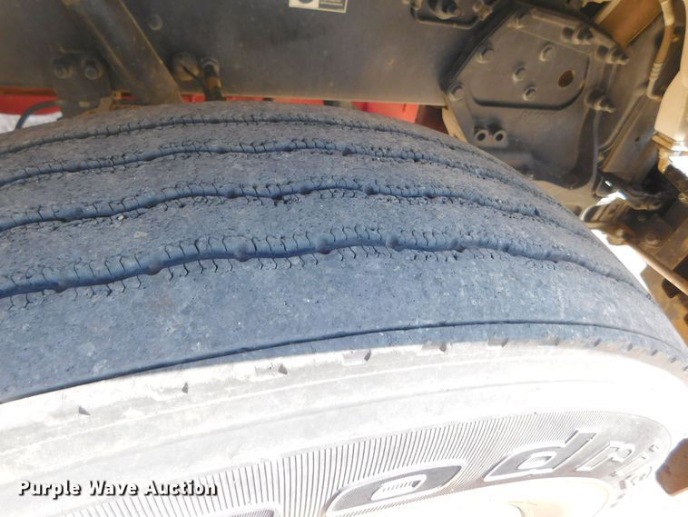 image for item DJ7643 2014 Peterbilt 367  semi truck