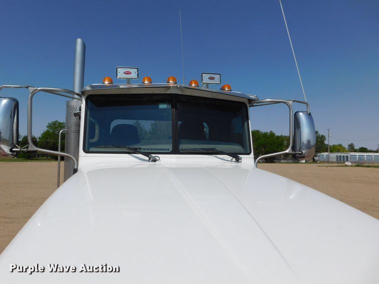 image for item DJ7643 2014 Peterbilt 367  semi truck