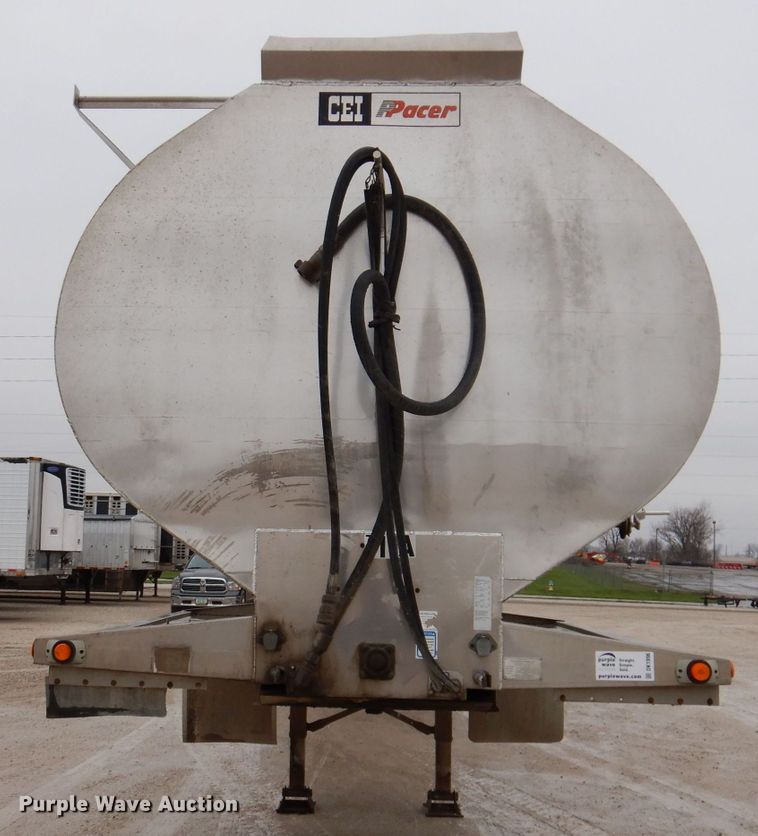 image for item DK1996 2009 CEI Pacer  feed delivery trailer