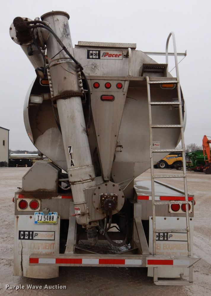 image for item DK1996 2009 CEI Pacer  feed delivery trailer