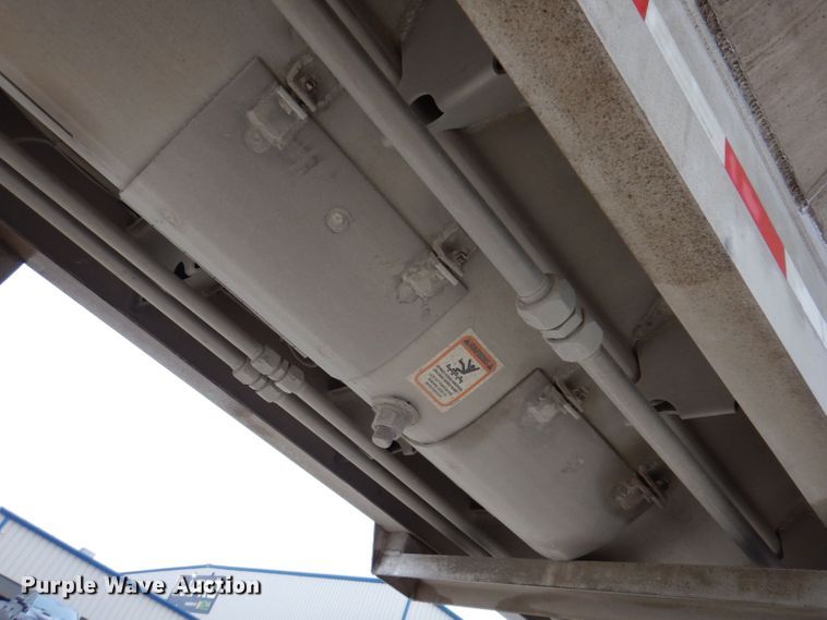 image for item DK1996 2009 CEI Pacer  feed delivery trailer